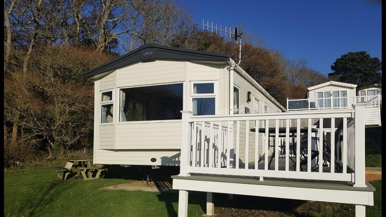 Classy Caravan With Ample Space 벰브리지 외부 사진
