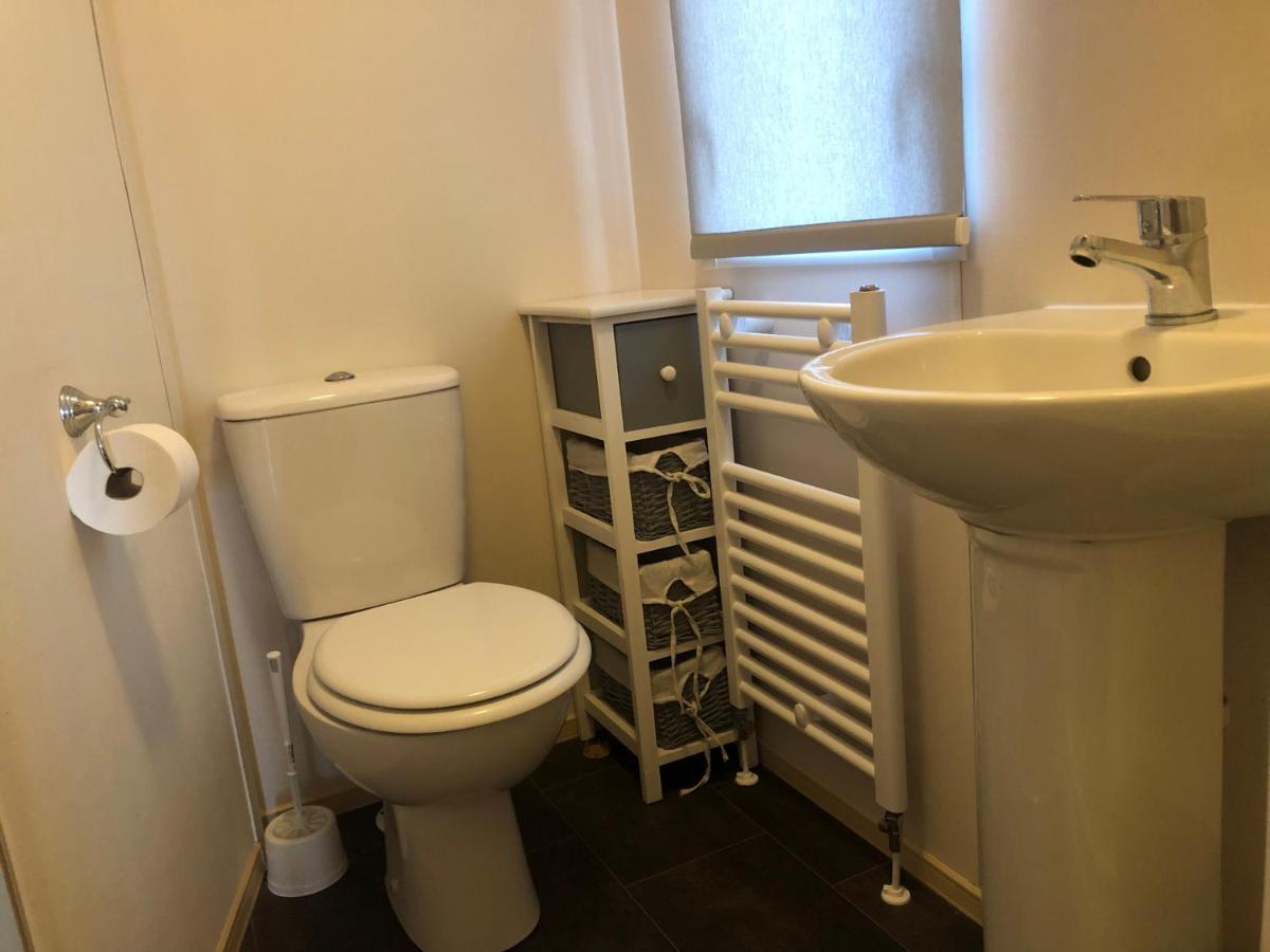 Classy Caravan With Ample Space 벰브리지 외부 사진