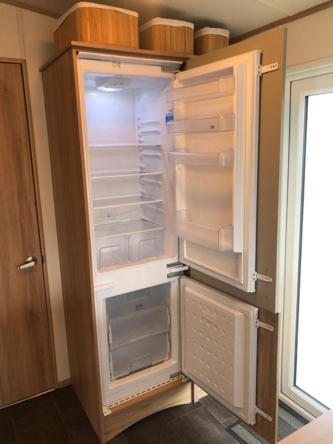 Classy Caravan With Ample Space 벰브리지 외부 사진