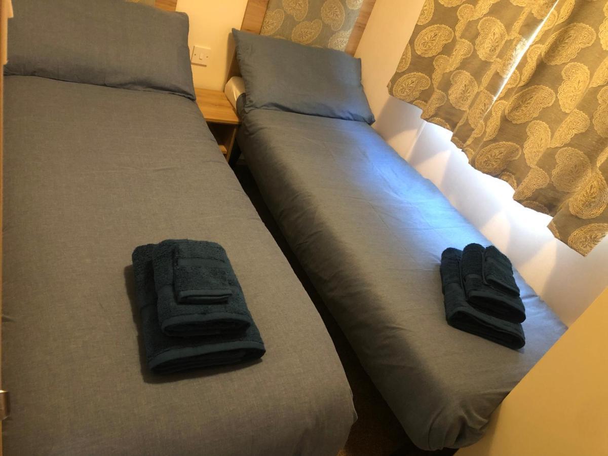 Classy Caravan With Ample Space 벰브리지 외부 사진