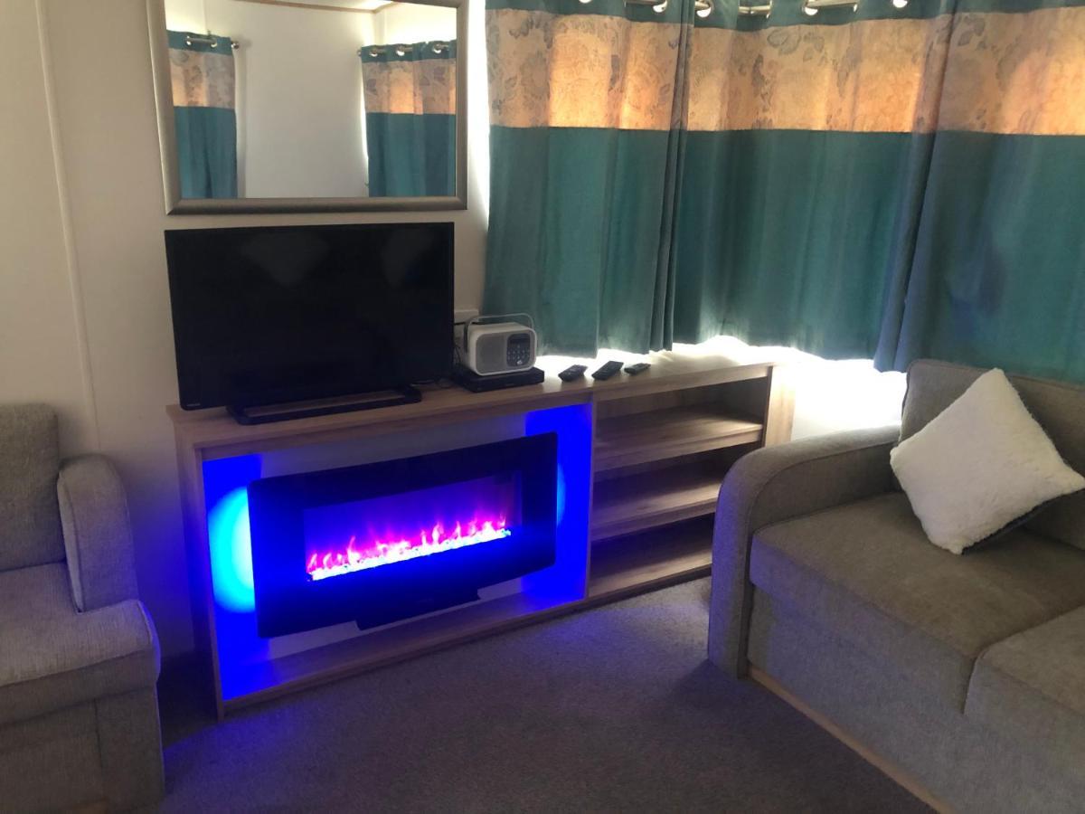 Classy Caravan With Ample Space 벰브리지 외부 사진