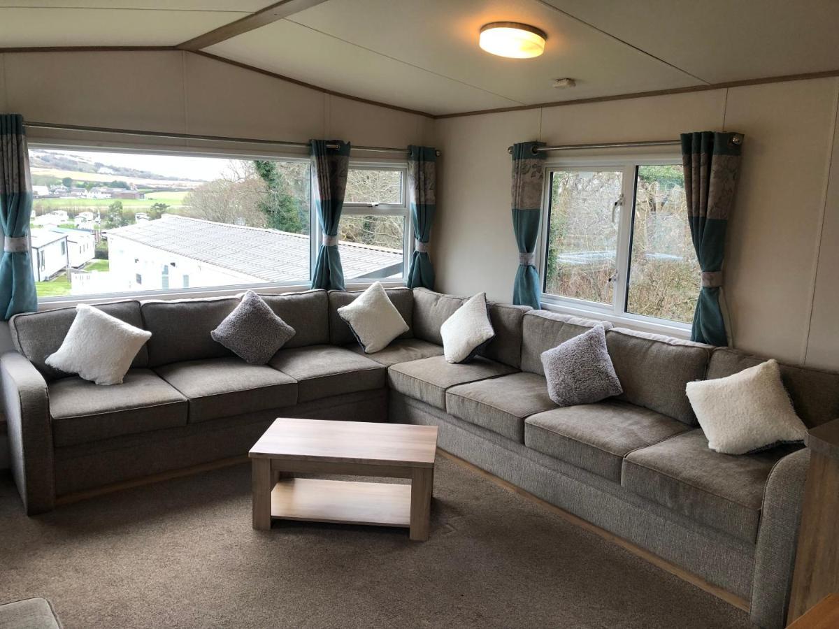 Classy Caravan With Ample Space 벰브리지 외부 사진